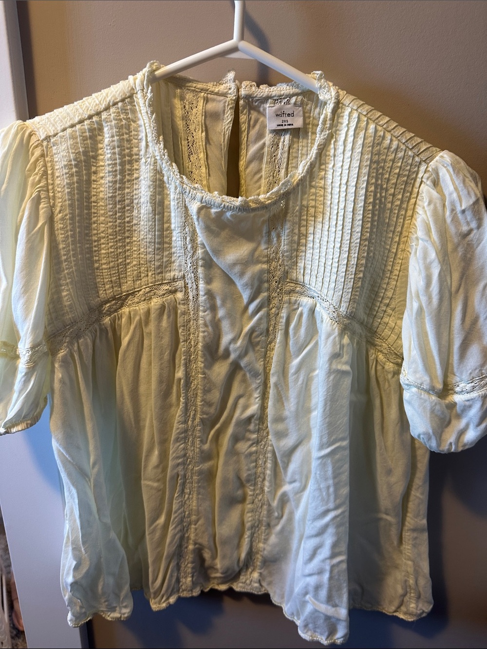 Aritzia Light Cream Pintuck Puff-Sleeve Blouse